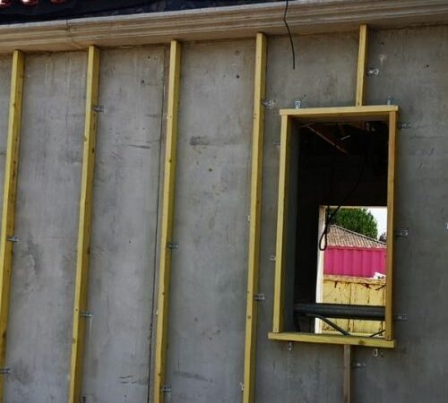 Façade d’une maison préparée pour ITE