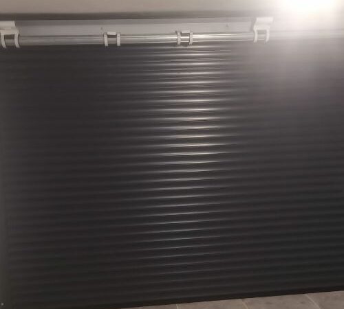 Porte de garage enroulable motorisée